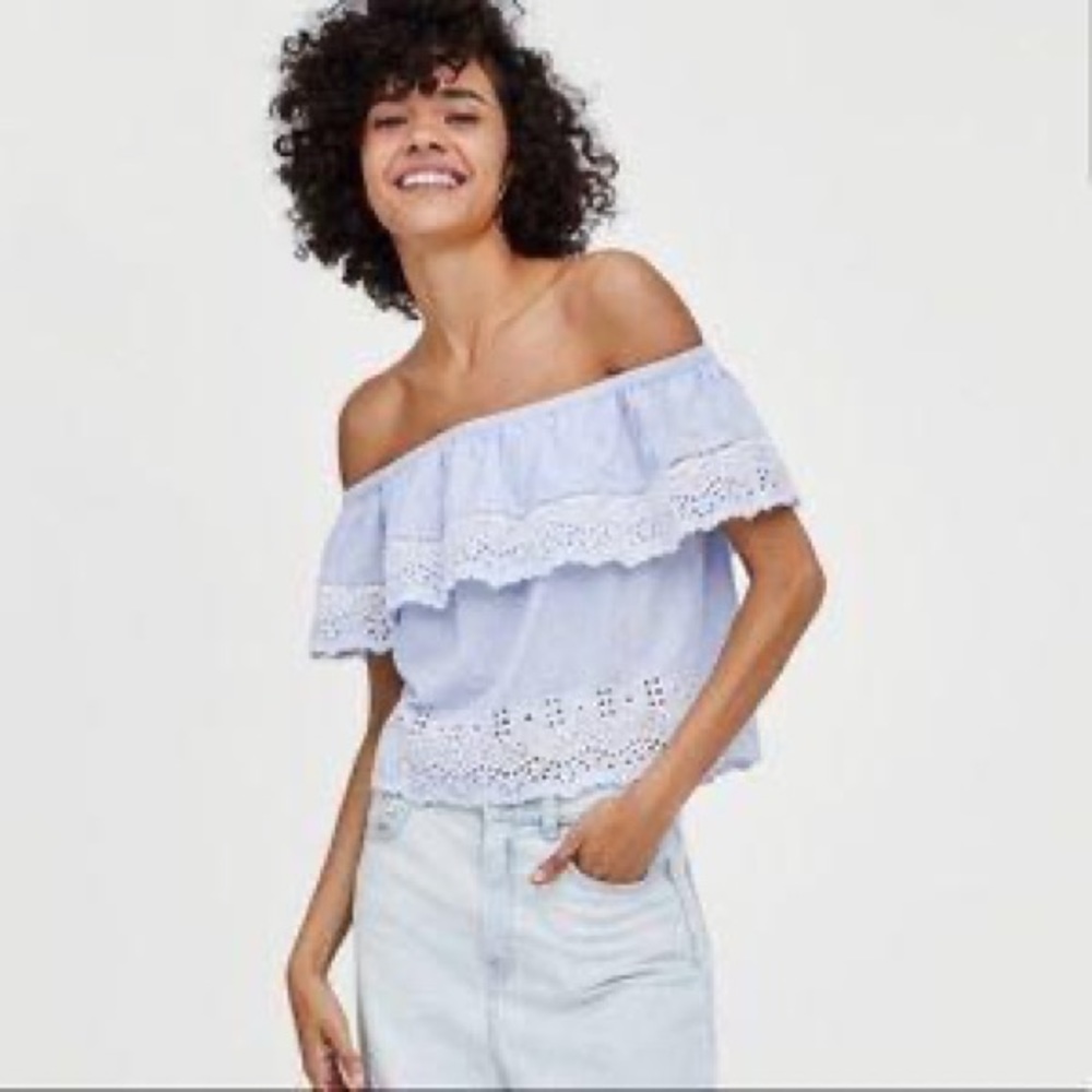 NWT Zara embroidered off shoulder top. Small